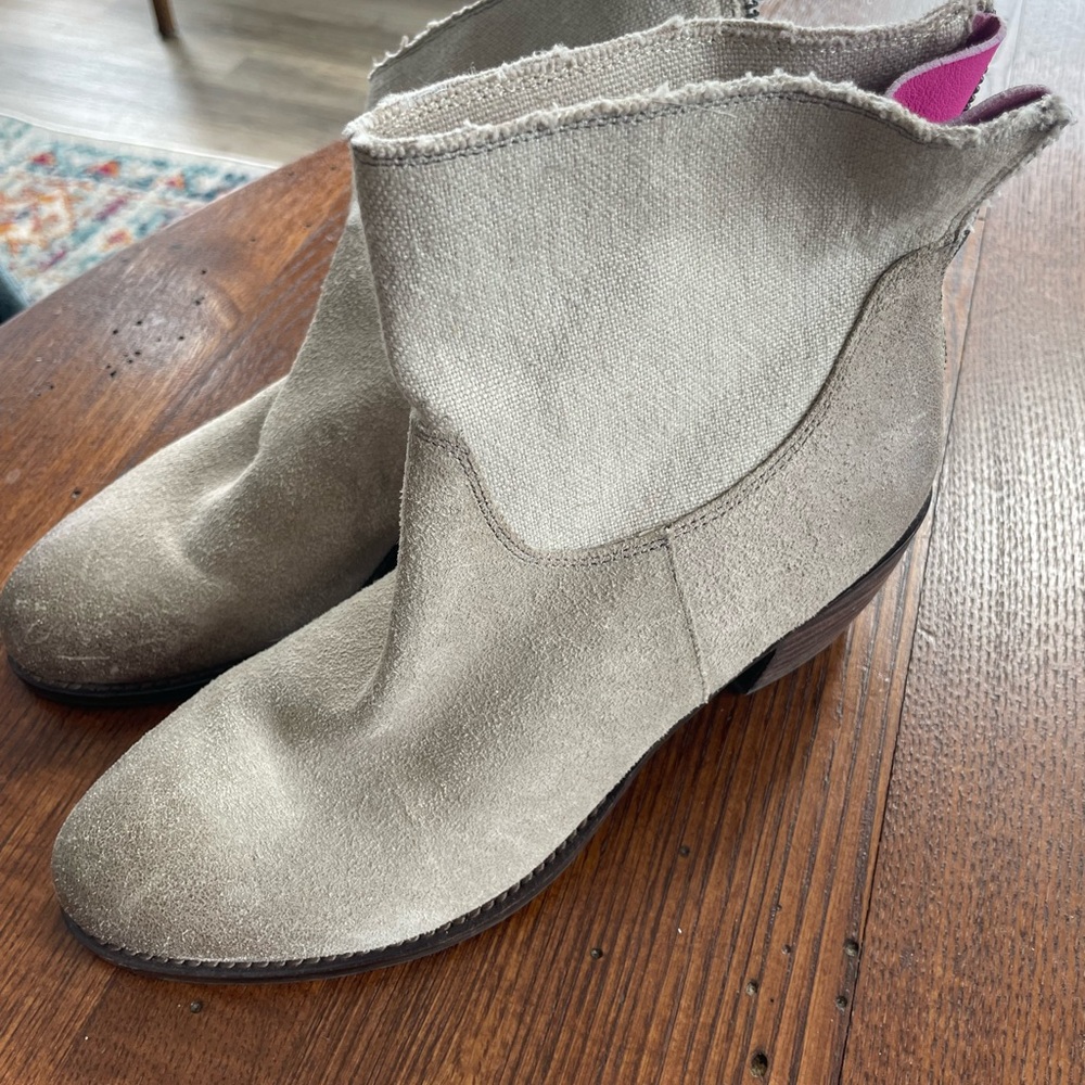 Nicole Gray Ankle Boots Sleek Suede Design